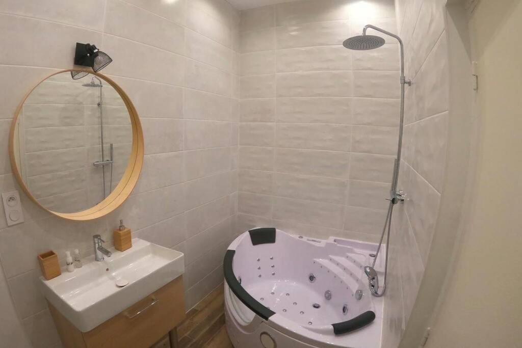 דירות וילאורבן L'Escapade De Lyon, Charpennes, Jacuzzi Et Emplacement Ideal מראה חיצוני תמונה